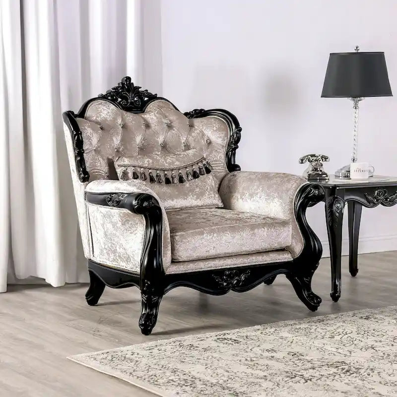 Poltrona tradizionale con schienale trapuntato a bottoni e cuscino decorativo