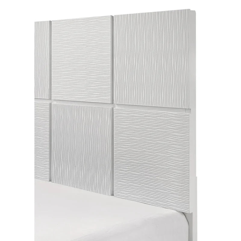 Camera da letto 4 pezzi con pannelli bianchi - Letto, comò, specchio e comodino